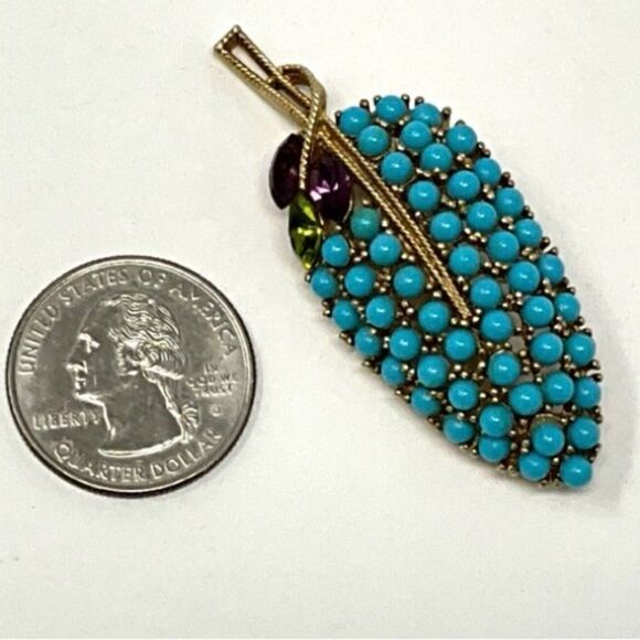 Vintage Capri Leaf Brooch - Picture 2 of 3